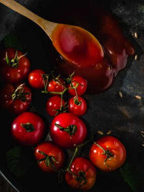 Küçük taze tometo sosu Pan.