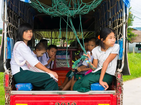 Chaing Rai, Tayland - 19 Mayıs 2017: Myanmar öğrenci okul bu üzerinde