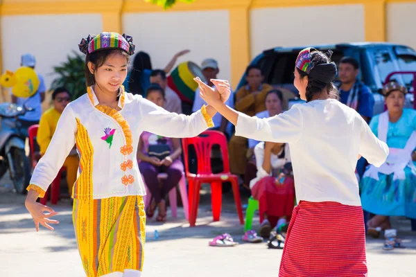 Chiangrai -thailand 21. november: unbekannte tai lue frauen (eth) — Stockfoto