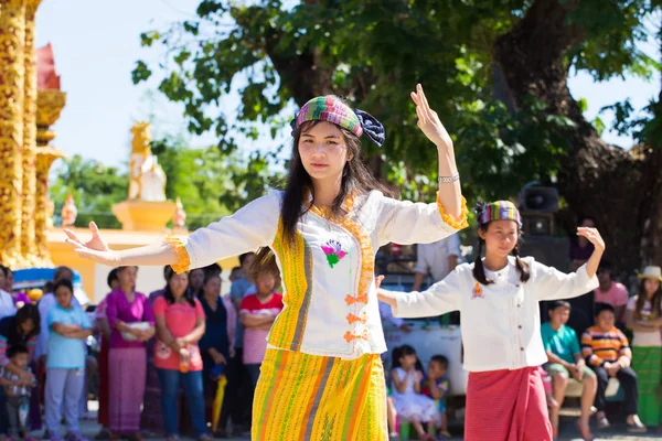 CHIANGRAI-TAILANDIA 21 DE NOVIEMBRE: Mujeres Tai Lue no identificadas (eth — Foto de Stock