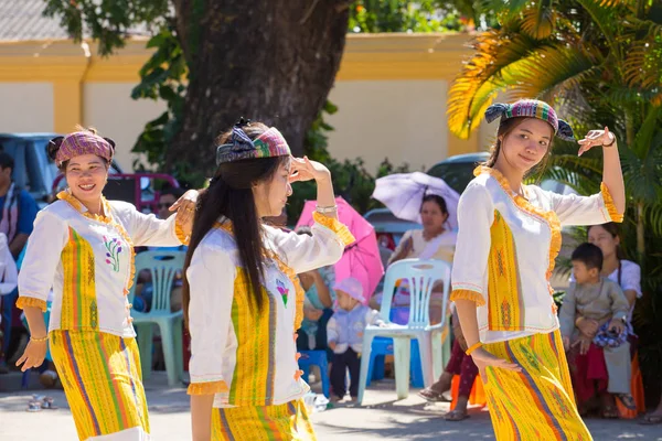 Chiangrai -thailand 21. november: unbekannte tai lue frauen (eth) — Stockfoto