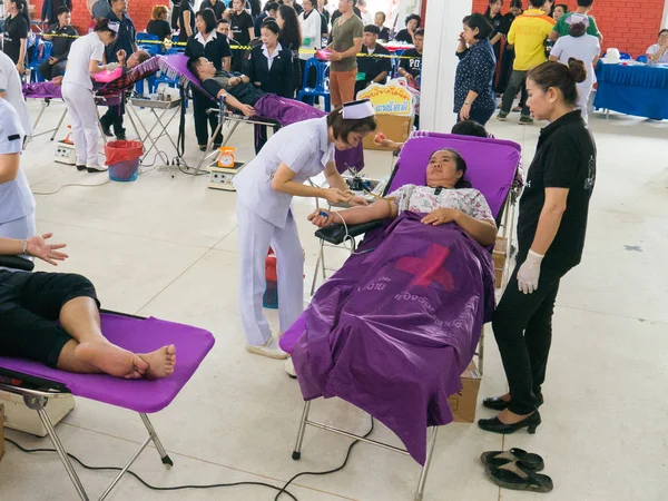 RAGAZZA DELLA PRESIDENZA 31 LUGLIO: Donatori di sangue non identificati a Chaing rai Re — Foto Stock