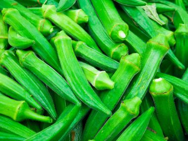 Taze bamya veya ladyfinger.