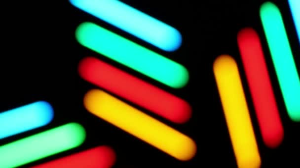 lumière d'animation de rotation au néon du centre. il rouge, vert, bleu et jaune .