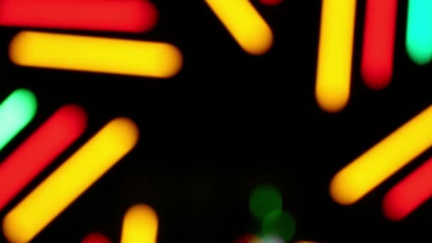 lumière d'animation de rotation au néon du centre. il rouge, vert, bleu et jaune .