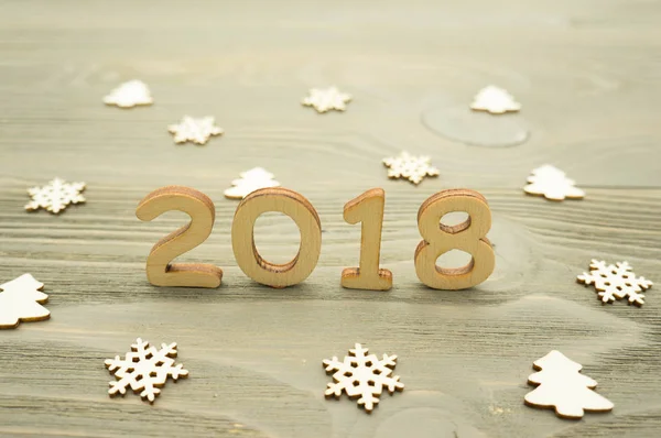 2018 ahşap arka plan ve Noel dekorasyonları ahşap rakamlar yıl