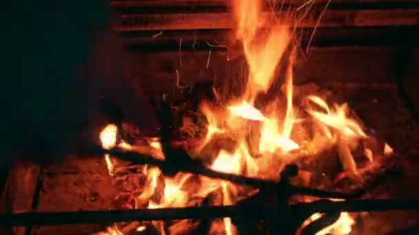 Foc în șemineu — Videoclip de stoc