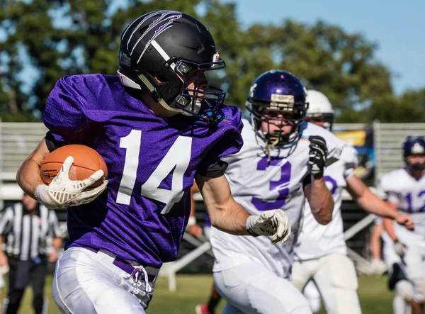 Action de football au lycée — Photo