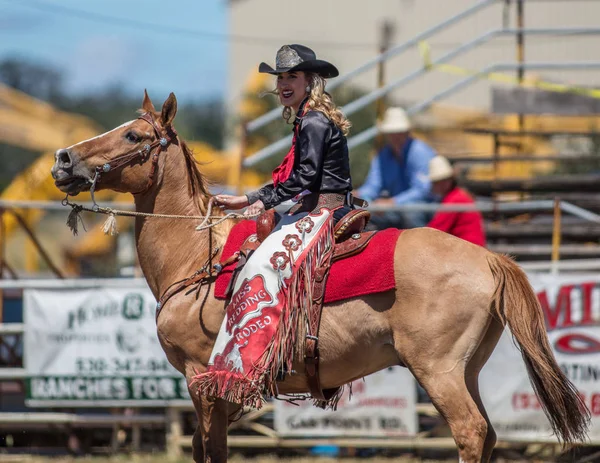 Hermosa reina del rodeo — Foto de Stock