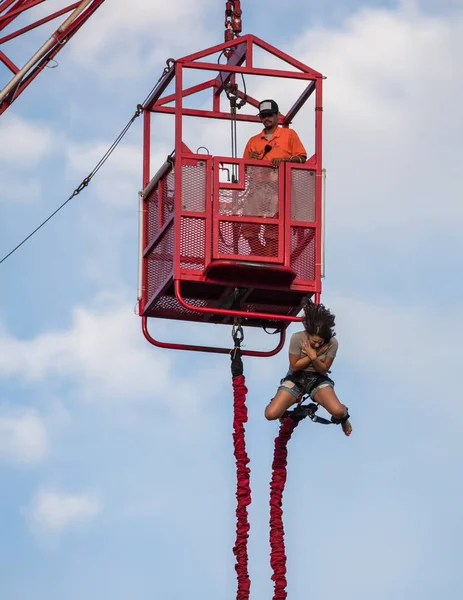 Heyecan verici Bungee Jumping