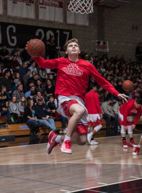 Kurumsal, Foothill Lisesi Palo Cedro, California ile basketbol eylem. 17 Şubat 2017