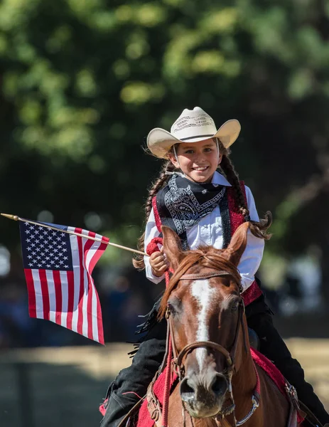Scott Vadisi zevk Park Rodeo Etna, Kaliforniya'da küçük matkap takım üyesi rides