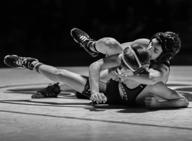 Eylem ile Red Bluff vs Foothill Lisesi Palo Cedro, California spot altında güreş. 10 Ocak 2018. 