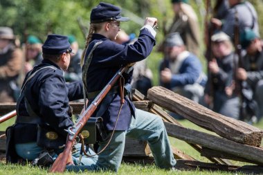 Amerikan İç Savaşı reenactors kırmızı blöf, Kaliforniya'da köpek Adası Event'de eylem. 28 Nisan 2018. 