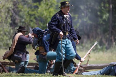 Amerikan İç Savaşı reenactors kırmızı blöf, Kaliforniya'da köpek Adası Event'de eylem. 28 Nisan 2018. 