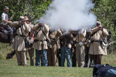 Amerikan İç Savaşı reenactors kırmızı blöf, Kaliforniya'da köpek Adası Event'de eylem. 28 Nisan 2018. 