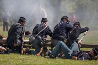 Amerikan İç Savaşı reenactors kırmızı blöf, Kaliforniya'da köpek Adası Event'de eylem. 28 Nisan 2018. 