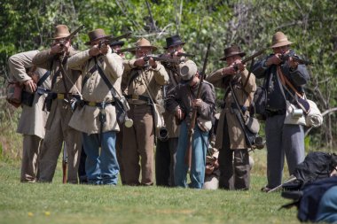 Amerikan İç Savaşı reenactors kırmızı blöf, Kaliforniya'da köpek Adası Event'de eylem. 28 Nisan 2018. 