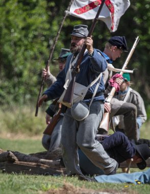 Amerikan İç Savaşı reenactors kırmızı blöf, Kaliforniya'da köpek Adası Event'de eylem. 28 Nisan 2018. 