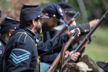 Amerikan İç Savaşı reenactors kırmızı blöf, Kaliforniya'da köpek Adası Event'de eylem. 28 Nisan 2018. 