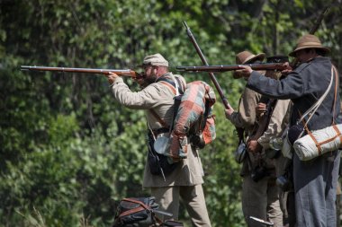 Amerikan İç Savaşı reenactors kırmızı blöf, Kaliforniya'da köpek Adası Event'de eylem. 28 Nisan 2018. 