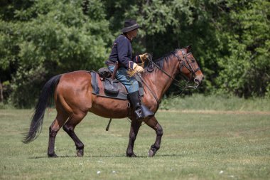 Amerikan İç Savaşı reenactors mücadele Red Bluff, California köpek Adası Event'de katılmaktadır. 29 Nisan 2018