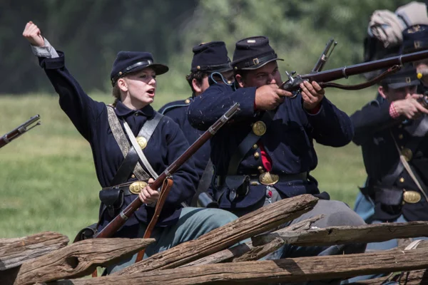 Amerikan Savaşı Reenactors Kırmızı Blöf Kaliforniya Köpek Adası Event Eylem — Stok fotoğraf