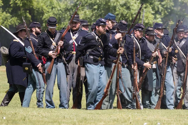 Rievocatori Della Guerra Civile Americana Partecipano Combattimento All Evento Dog — Foto Stock