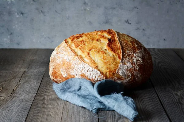 Frisches Hausgemachtes Brot Auf Grauem Hintergrund Knackig Französisches Brot — Stockfoto