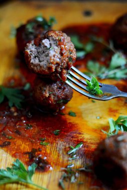 Köfte koyun eti üzerinden et baharat ve taze otlar ile kıyılmış. Et yemek.