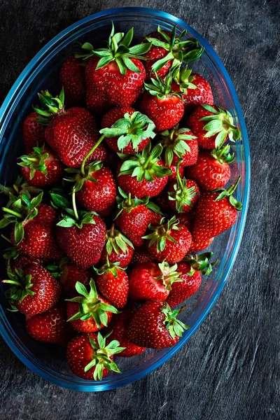 Fresh Ripe Strawberries Glass Dish Dark Background Top View — Stock Photo, Image