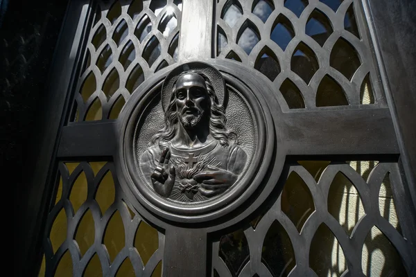 Imagem de Jesus Cristo num túmulo no Cemitério La Recoleta — Fotografia de Stock