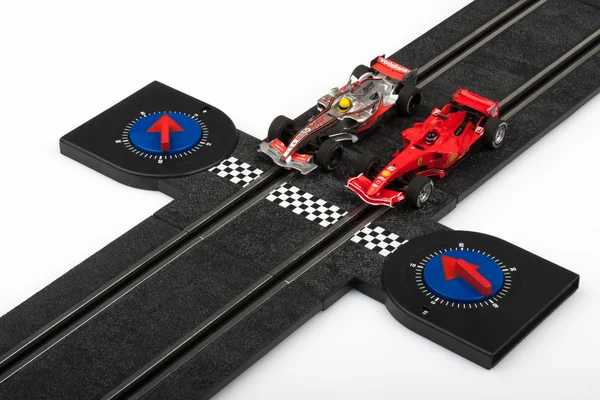 Slot araba parça formula 1 otomobil ile start çizgisinde yarış