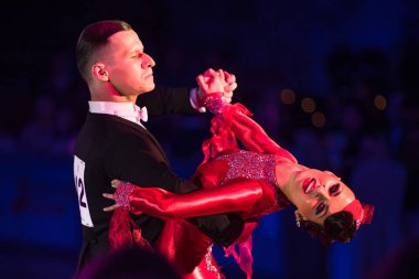 Balo Salonu çift gerçekleştirir