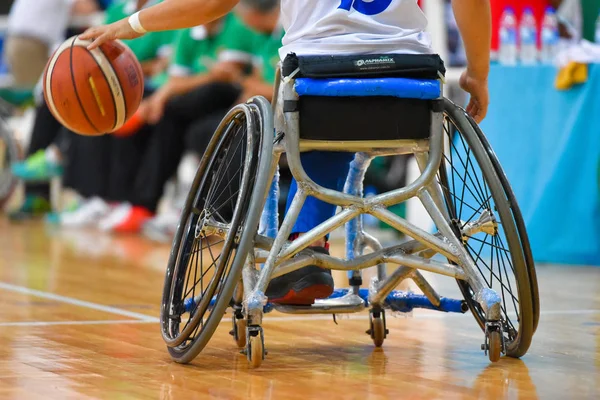 Silla de ruedas de baloncesto juego — Foto de Stock