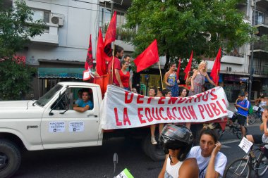 Eğitim sistemi, Buenos Aires, Arjantin karşı düşük ücretler protesto