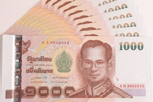 Detailní záběr bankovek, thajské, thajské koupel bankovek s obrazem thajský král Bhumibol Adulyadej. Thajské bankovky 1000 Thajský baht. — Stock fotografie