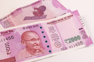 2000 rupi, yeni Hint para 9 Kasım 2016 yayımlayın. Yeni Rupisi 2000 banknot yakın çekim. Mahatma Gandi Hint 2000 Rupisi banknot üzerinde.