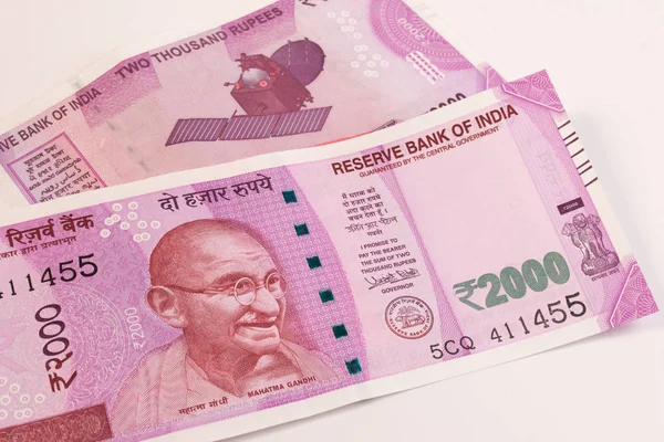 2000 Rupie, neue indische Währung erscheint am 9. November 2016. Nahaufnahme der neuen 2000-Rupie-Banknote. Mahatma Gandhi auf indischer 2000-Rupien-Banknote. — Stockfoto