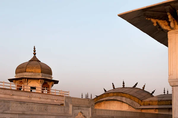 As paredes da famosa cúpula vermelha do forte Agra Fort, Índia — Fotografia de Stock