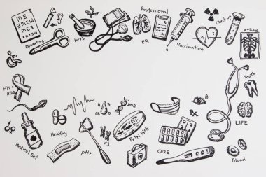 Elle çizilmiş doodle tıp Icon set arka plan. Metin doktor üstünde defter ile arka plan doodle tıbbi kabataslak toplama simgesi.