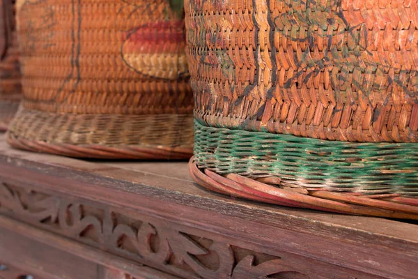 Düğün sepetleri, hasır veya ahşap tahta sepetleri Çince antika. — Stok fotoğraf