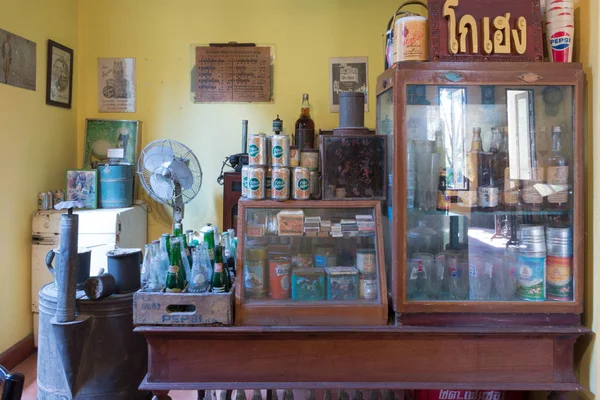 태국 프라 친 부리,-1 월 1 일, 2017: 오래 된 태국 전통 클래식 커피숍 부분에서 대중적이 고 지금 영구적으로 폐쇄. — 스톡 사진