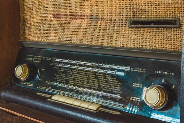 Trä Vintage Antika Analoga Radio Med Radio Dial Träbord — Stockfoto