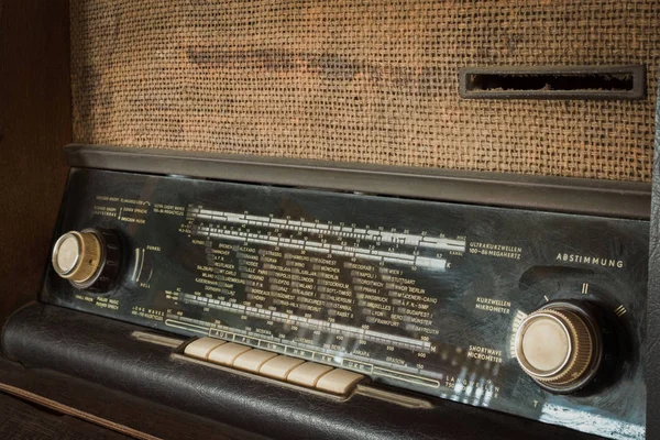 Trä Vintage Antika Analoga Radio Med Radio Dial Träbord — Stockfoto