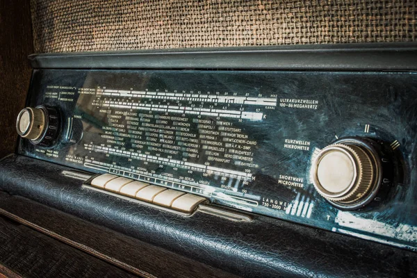 Drewna Vintage Antyczne Łączności Radiowej Tarczą Radio Drewnianym Stole — Zdjęcie stockowe