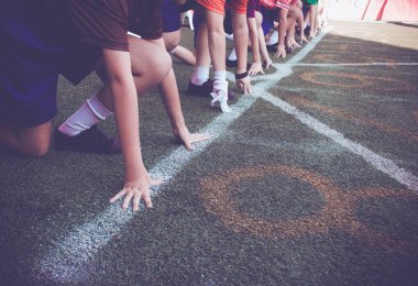 Öğrenciler çocuk çalışan rekabet çocuk için okul spor gün başlayan bırakarak için set. Okul spor gün kavramı.