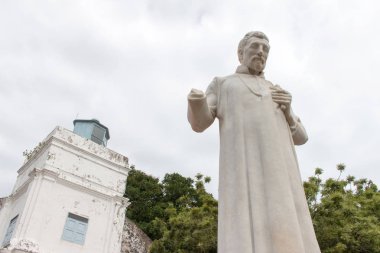 Saint Francis Xavier heykeli Malacca, Malaysia malay kenti önünde Saint Paul Kilisesi kilise dışında.