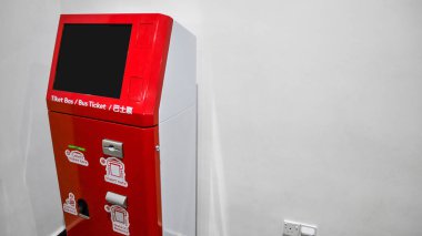 Otobüs bileti satışı tek ve günlük biletler, Malezya 'da self servis otobüs bileti makinesi.