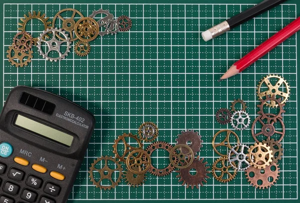 비즈니스 성공 개념입니다. 금속 절단 보드 매트 배경 계산기와 연필 사업 계획에 기어, 만들기, 작업, 연결, 혁신 및 팀 작업 그룹 — 스톡 사진